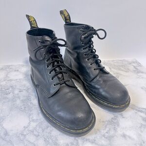 Dr. Martens 1460 black smooth leather lace up boots unisex men 8 women 9